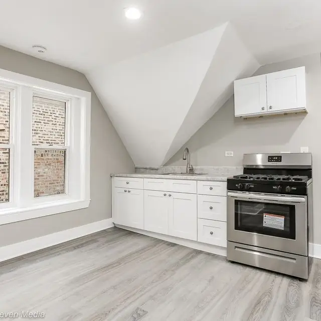 2607 W. Haddon Ave.: Before · living room