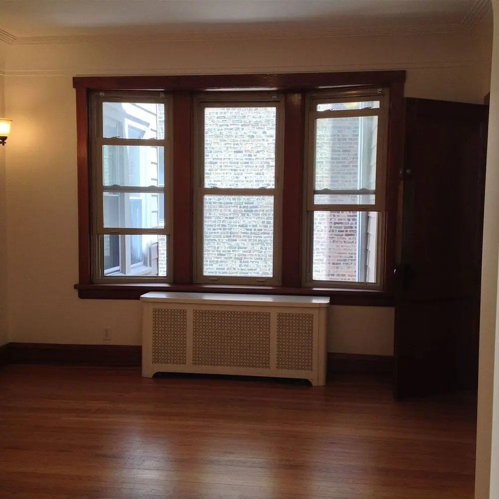 4050–52 N. Central Park Ave.: Living room · earlier rental listing