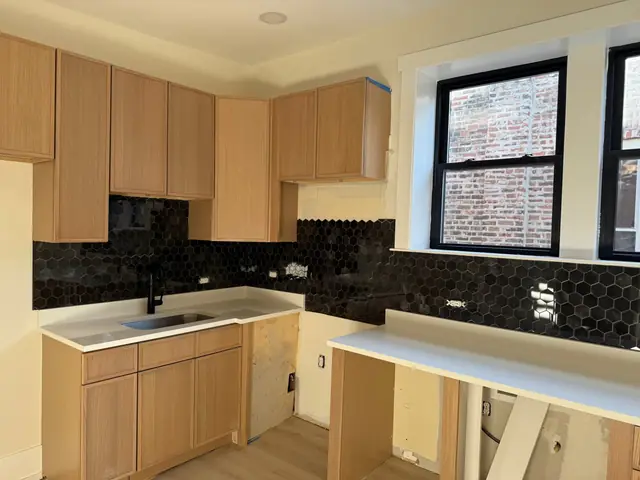 944 N. Damen Ave.: New kitchen · 2024