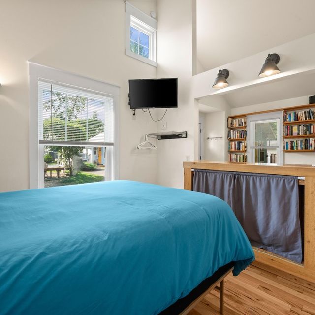 5358 Paw Paw Lake Rd.: Bath